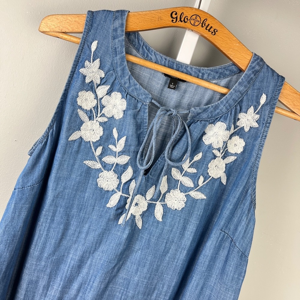 Talbots Chambray Embroidered Boho Dress Womens S Blue Sleeveless Ruffle Hem‎